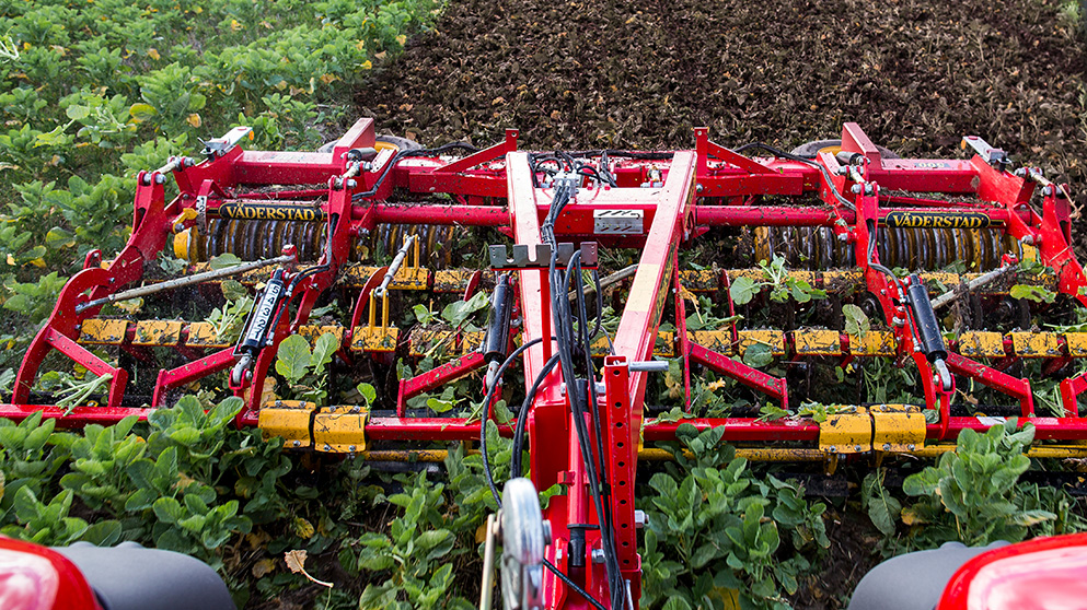 Cover crops are crushed and incorporated with CrossCutter Knife