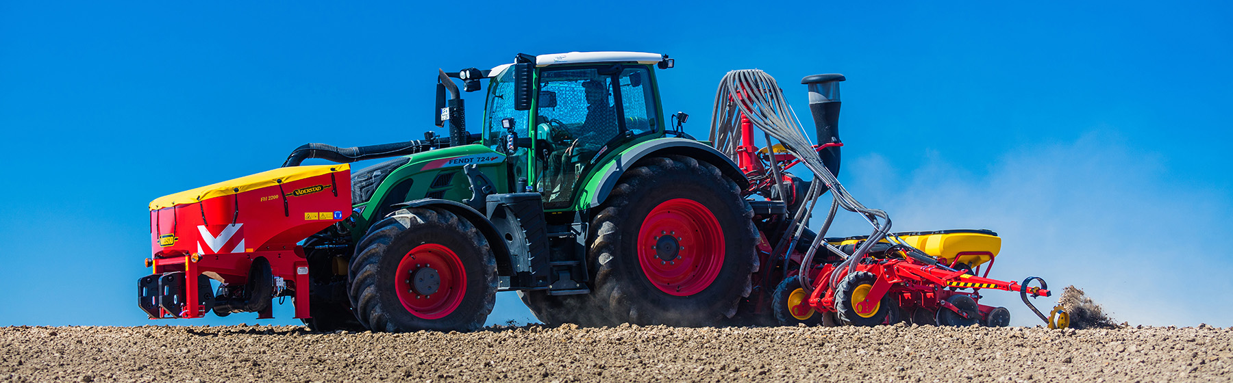 Väderstad FrontHopper in field