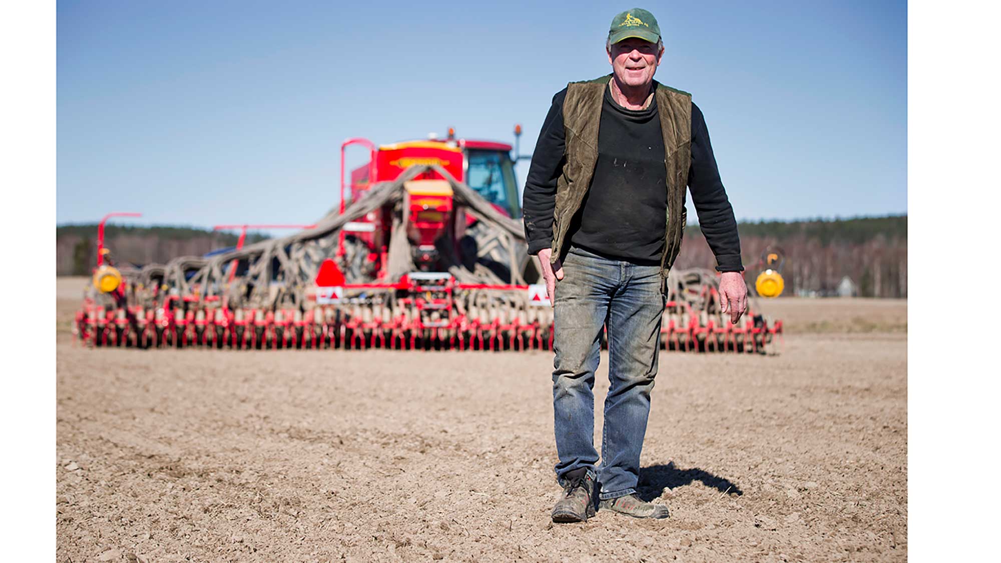 Väderstad Old farmer in front of Väderstad machine in field