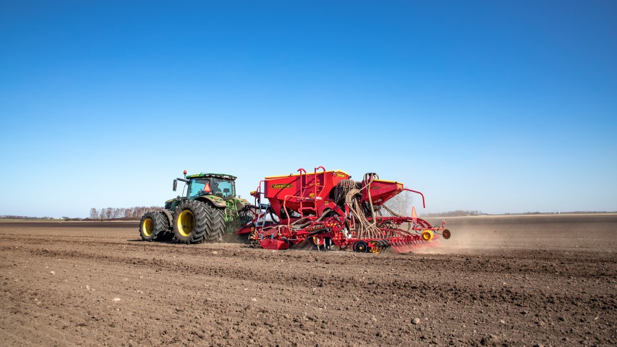Väderstad spirit large hopper offering high capacity