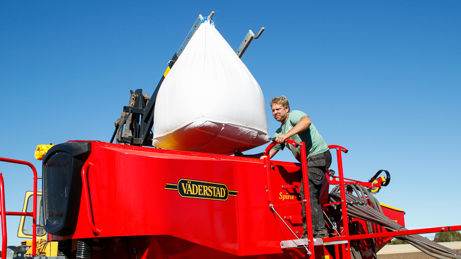 Väderstad Spirit - large hopper with great access