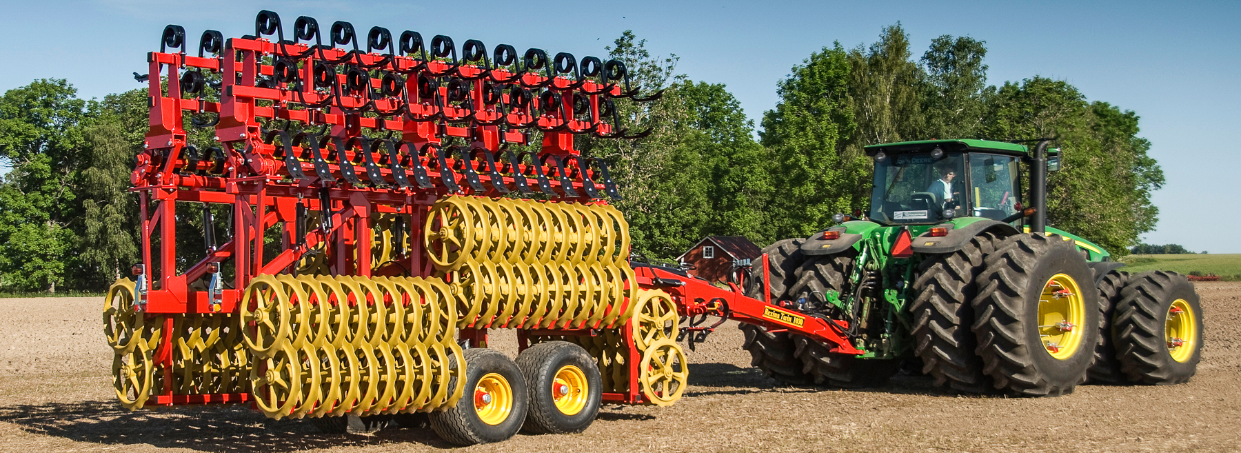 The Väderstad folding allows 3 metre transport width