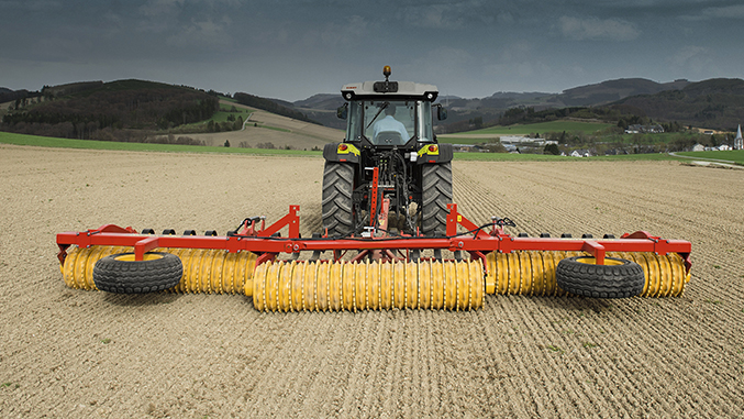 Väderstad Rollex in field